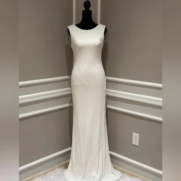 Badgley Mishcka Beaded Cowl Back Jersey White Gown - size 6. - Picture 7 of 12